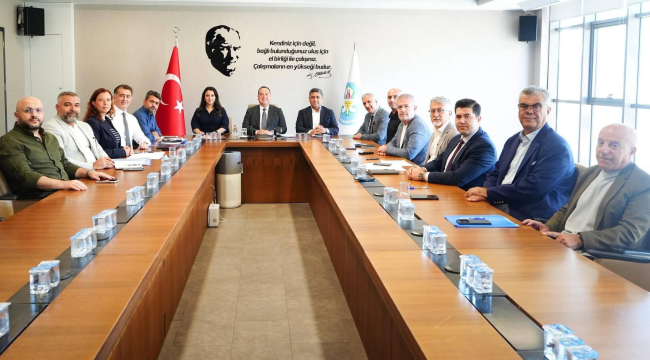 Üst yönetim toplantısında kentin ihtiyaçları ve devam eden projeleri ele alındı