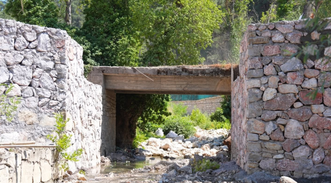Yıllardır yapılmayan su çıktı piknik alanındaki köprüyü genişletiliyor
