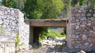 Yıllardır yapılmayan su çıktı piknik alanındaki köprüyü genişletiliyor