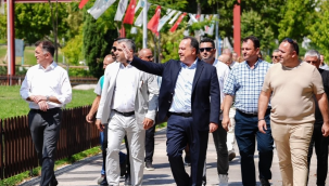 Atatürk kent parkta dönüşümü inceleyen başkan Dutlulu vatandaşlarla buluştu talepleri dinledi