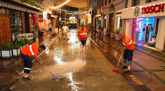 Ayvalık baştan aşağı yıkandı,ilaçlandı