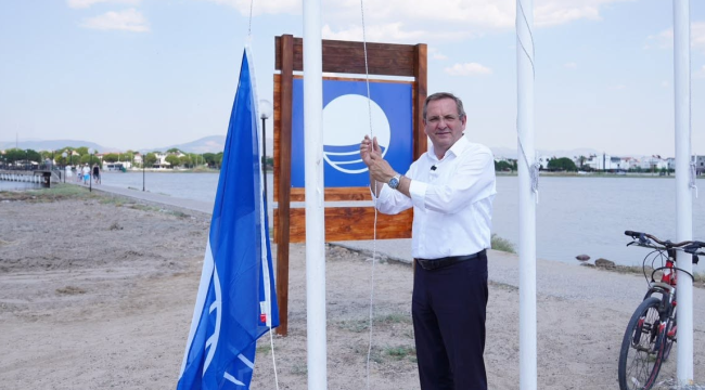 Ayvalık Belediye'nin işlettiği 5 plaja mavi bayrak asıldı