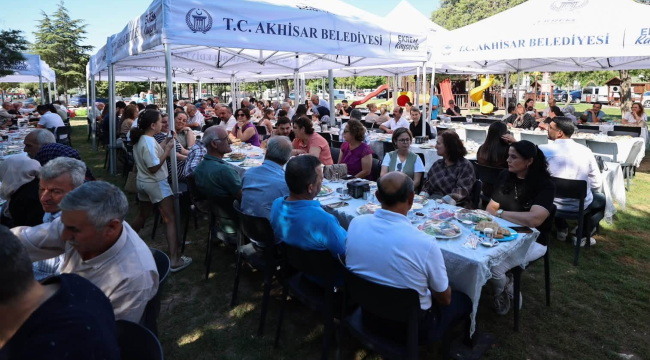 Başkan Dutlulu Akhisarda esnaflarla kahvaltıda bir araya geldi