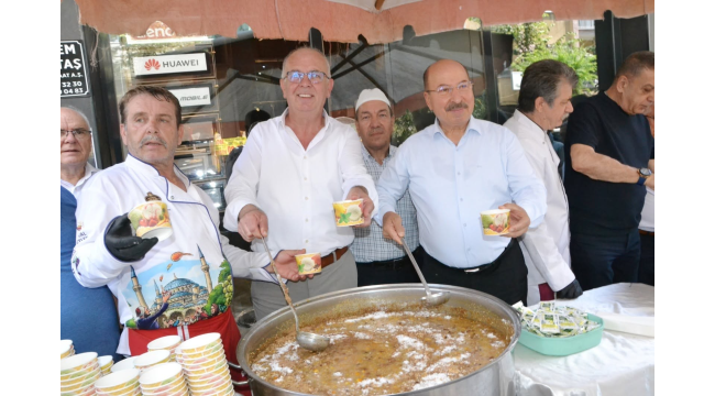 Başkanlar aşure dağıttı