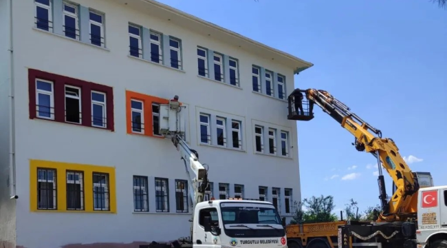 Belediye Turgutlu'da okulları yeni öğretim yılına hazırlıyor