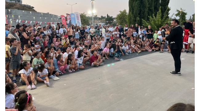 Demirci ve Selendi'de büyükşehir çocuk şenliğinde çocuklar coştu