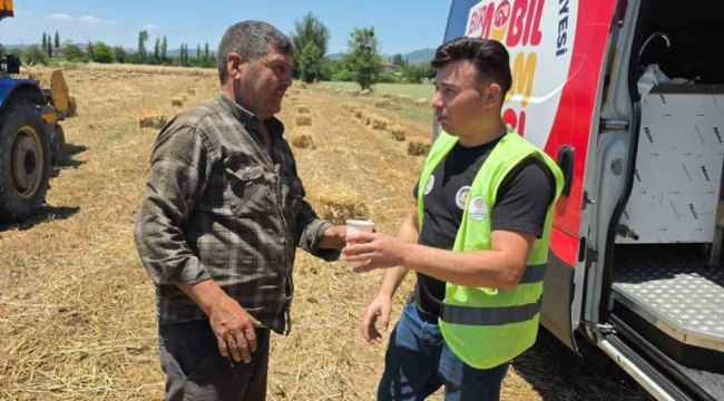 Denizli Büyükşehir tarlalara soğuk su ve limonata ulaştırdı