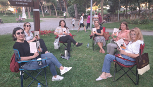 Manisa 29 ekim kadınları derneği açık havada sesli kitap okuma etkinliğini gerçekleştirdi