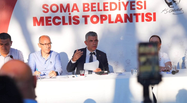 Soma belediyesi vatandaşlarla birlikte meydanda meclis toplantısı yaptı